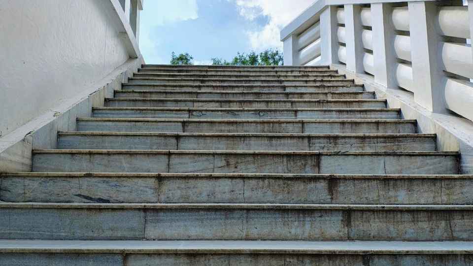 stages of addiction include steps like first use into regular use.